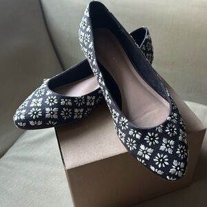 Kelly & Katie flats-new condition